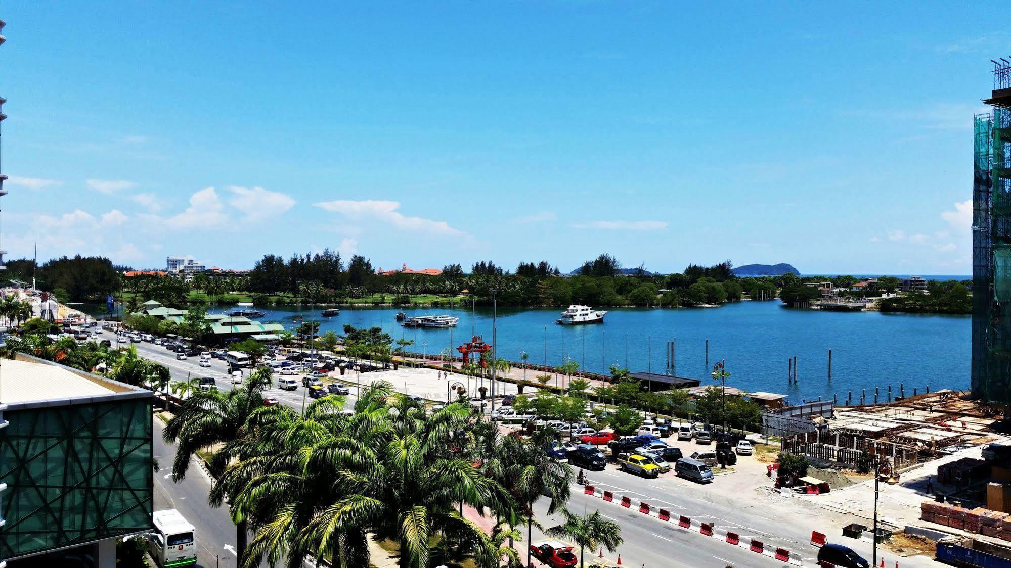 Kk Marina Court Resort Vacation Condos Kota Kinabalu Exterior photo